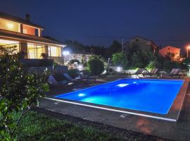 *****Pool house with beautiful seaview,big garden and old tavern*****, cottage in Rijeka