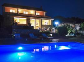 *****Pool house with beautiful seaview,big garden and old tavern*****, מלון ברייקה
