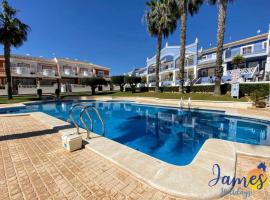 Laguna Townhouse overlooking Communal Pool LOM01, villa em Ciudad Quesada