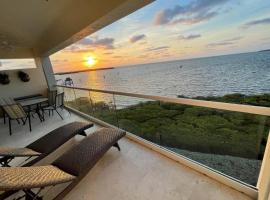 LICENSED Mgr - LUXURY VIP PENTHOUSE SUITE - OFFERS RESORTS BEST PANORAMIC OCEAN VIEWS!, luxury hotel in Key Largo