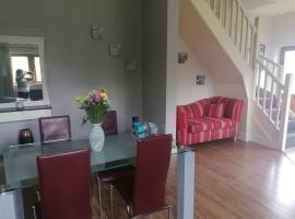 Victoria's Countryside Apartment, familiehotell i Mallow