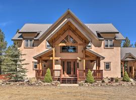 Grand Angel Fire Retreat with Hot Tub and Fire Pit!, hotel en Angel Fire
