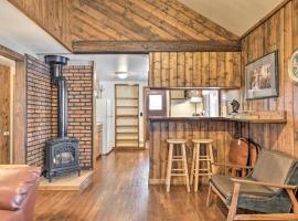 Cozy Log Cabin Escape In the Heart of Creede!, khách sạn ở Creede