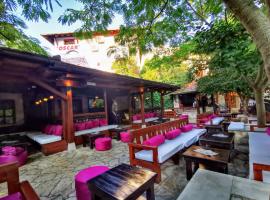 Pansion Oscar Summer Garden, hotell i Mostar