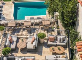 Mougins Luxury Retreats, serviced apartment in Mougins