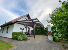 Ferienhaus Boddenurlaub, vacation rental in Neu Bartelshagen