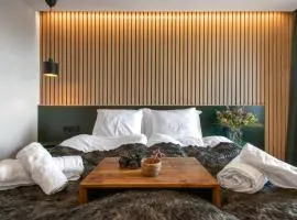 Haltia Lake Lodge nature boutique hotel & glamping、エスポーのグランピング施設