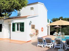 Villa CAROLINA, hotel in Cala en Forcat