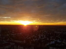 Über den Wolken und super zentral zwischen Frankfurt und Darmstadt - 100qm, מלון בלנגן