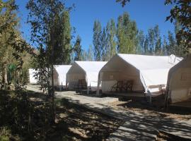 Alpine Ibex Camp, hotel din Charāsa