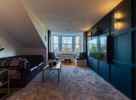 Loft on the Crescent - 5 Star Scottish Luxury - Prime West End Location, budget hotel in Glasgow