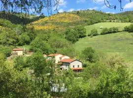 Les Trois Noyers