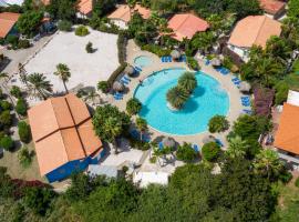 Studio at the pool in tropical Resort Seru Coral with privacy and large pool, апартамент в Вилемщат