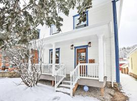 Historic Victorian Home in Downtown Idaho Springs!, holiday home in Idaho Springs