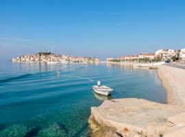 Apartments Katja、プリモシュテンのホテル