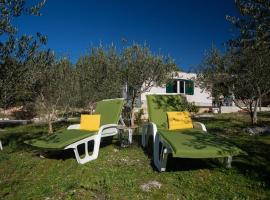 Olive Eden Holiday Home, hotel di lusso a Milna