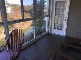 Lakeside Condo on Lake Taneycomo、ブランソンのホテル