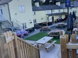 The Glan Yr Afon Inn