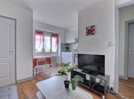 Appartement 2 pièces plein de charmes - Caroline，Valentigney的有停車位的飯店