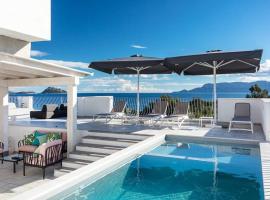 Apartment with private heated pool - DOMUS ENZO, rumah liburan di Golfo Aranci