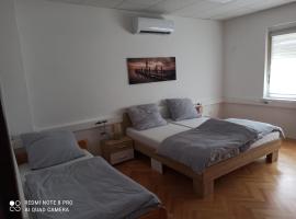 Apartmanový dom Stummerova, hotel a Topoľčany