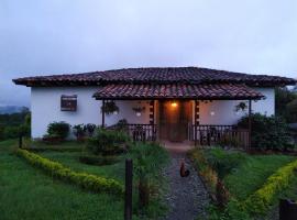 Hacienda Cafetera La Gaviota, cabaña o casa de campo en Chinchiná