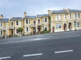 Character on Stuart St, holiday home in Dunedin