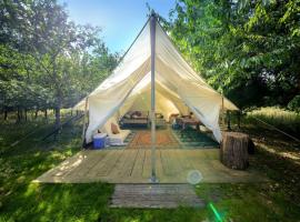 DGG Woodland Escape, luxury tent in South Barrow