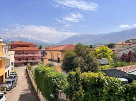 "HOME AB-ROAD" la tua villa nel cuore d'Abruzzo - tra mare e montagna, hotel v destinácii Torre deʼ Passeri