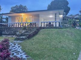 Villa Vancouver by Villa Gue Aja, hotel v destinácii Bogor