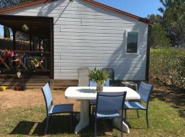 Oasis village, Hotel in Puget-sur Argens