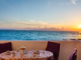 On the Beach - Akroyali Family Lodging, hotel v mestu Akrogiali