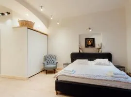 COMMODUS apartment IX