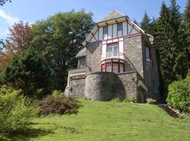 B&B Les Genêts, hotel v destinaci Hatrival
