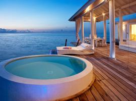 Diamonds Athuruga Maldives Resort & Spa、アスルガ島のファミリーホテル