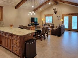 Outdoor Adventure Hub about 20 Miles to Yellowstone!, vacation home in Island Park