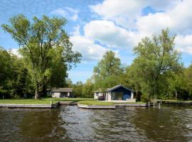 Bungalow op eiland, hotel in Loosdrecht