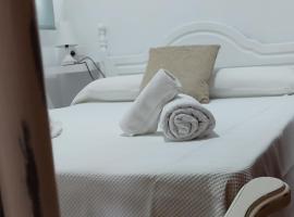 Apartamentos Bolonia - M a n u e l a, hotel en Bolonia