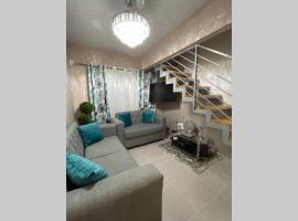 Penthouse with private rooftop near the airport., hotel in La Javilla