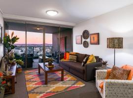 African Escape on Level 38 - Balcony with Views, hotel near Anzac Square, Brisbane