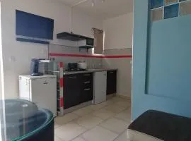 Charmante petite maison dans le Sud, idéal pour un couple ou couple avec 2 enfants