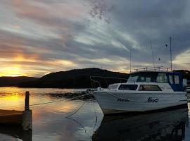 Romantic and Comfy Boat Stay, boat in Woy Woy