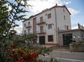 HOTEL LIDIA, hotel com estacionamento em Mergo