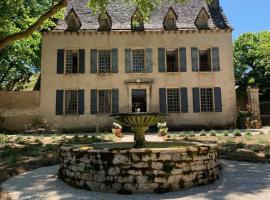 Chateau Mas de Pradie B&B Garden view room, rental liburan di Foissac