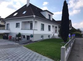 Dulliken 1 Schlafzimmer, Wohnzimmer, Küche mit Geschirr komplett, Bad: Dulliken şehrinde bir otel