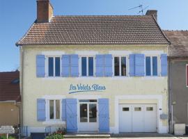 Les Volets Bleus, hotel con estacionamiento en Pierrefitte-sur-Loire