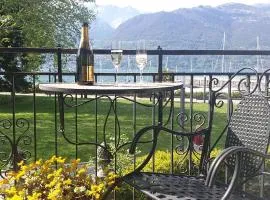VILLA LAGO foreground - Pet friendly stay- garden-parking-Lake view- Bike friendly holiday house