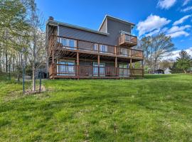Pet-Friendly Massanutten Resort Home with Yard!, hotel in McGaheysville