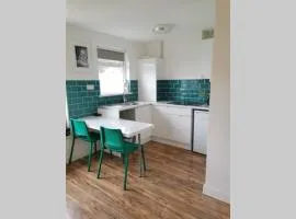 Stylish studio bungalow, close to Cardiff Centre