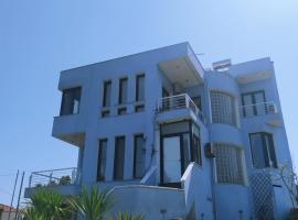 BLUE HOUSE, cabaña o casa de campo en Paliouri